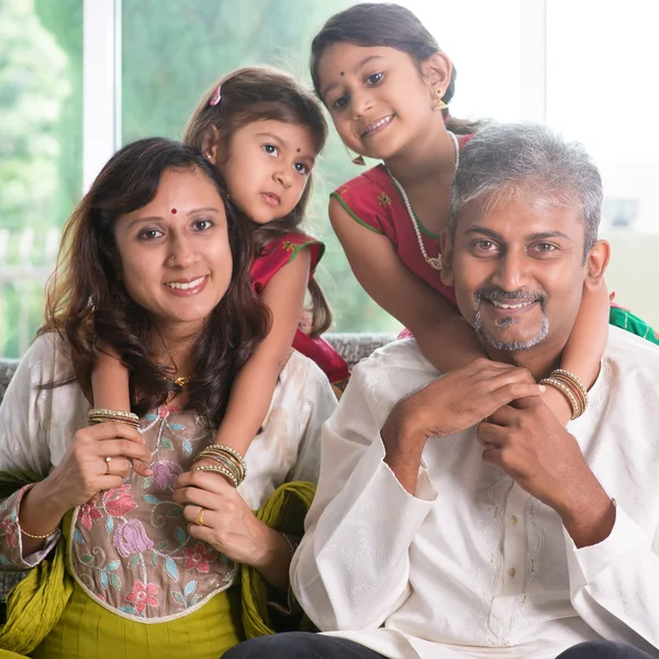 Família indiana em casa Imagem De Stock