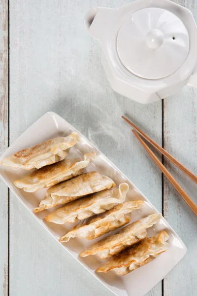 Vue du dessus Asiatique nourriture casserole boulettes frites — Photo