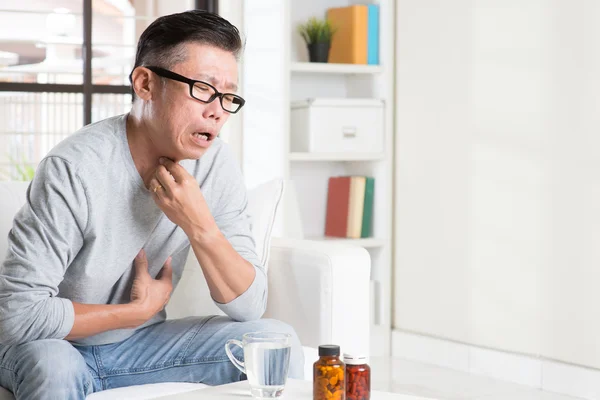 Mature Asian man throat pain — Stock Photo, Image