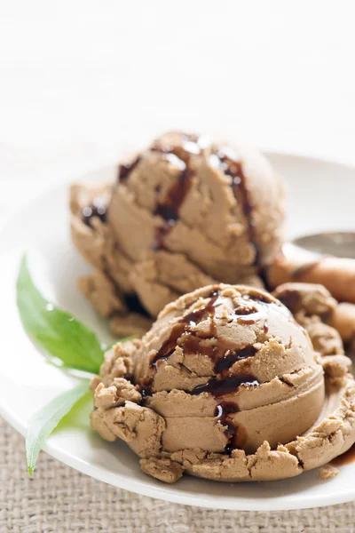 Helado de chocolate —  Fotos de Stock