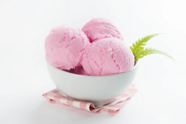 Pink ice cream in bowl — Stock Photo, Image