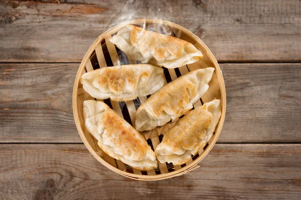 Chinese keuken pan gebakken knoedels — Stockfoto