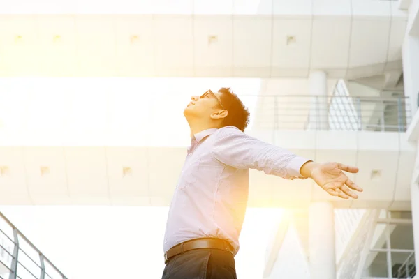 Asian Indian businessman arms outstretched — Stock Photo, Image