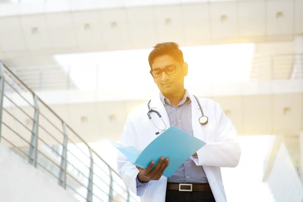 Asian Indian medical doctor portrait — стокове фото