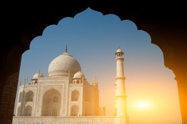 Taj Mahal'ı kemer görünümü