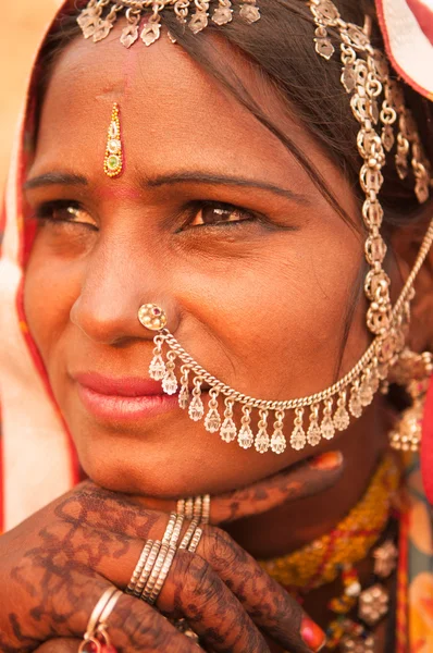 Traditional Indian female portrait — Stockfoto