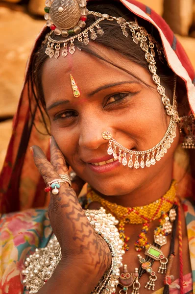 伝統的なインドの女性の肖像画 — ストック写真