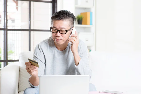 Fazer a ordem por telefone — Fotografia de Stock