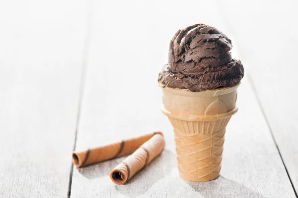 Καφέ παγωτό σε Φλυαρώ κώνου — Φωτογραφία Αρχείου