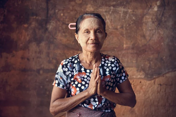 Velha mulher birmanesa — Fotografia de Stock