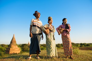 Grup Asyalı Myanmar geleneksel çiftçi