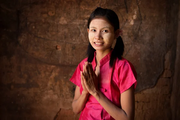 Junges myanmar Mädchen Segen — Stockfoto