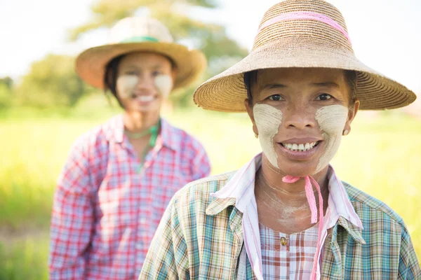 Ritratto tradizionale delle contadine del Myanmar — Foto Stock