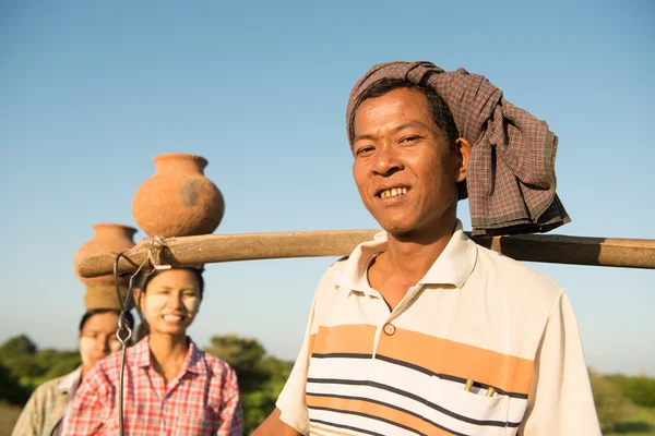 Groep Aziatische Birmese traditionele landbouwers — Stockfoto