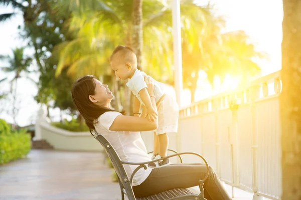 Mère et fils en vacances — Photo