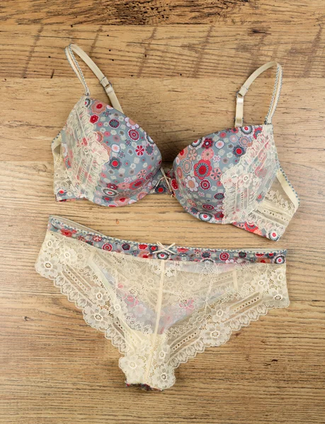 Tam kadın iç çamaşırı, bej ve gri