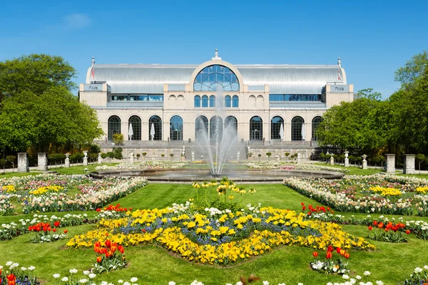 Schloss in der Flora des Parks in Köln. — Stockfoto