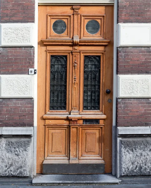 Una vecchia porta in legno elegante . — Foto Stock