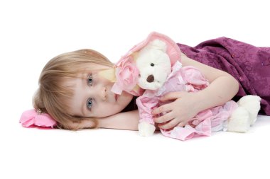 peluş oyuncak ayı ile küçük kız