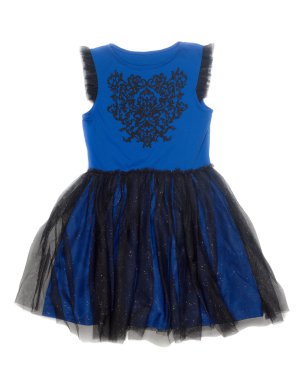 beyaz zemin üzerinde mavi elbise