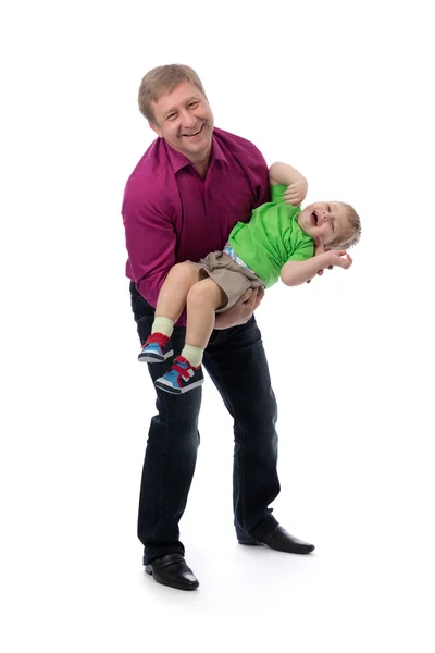 Retrato de um pai e filho de três anos de idade em seus braços no s — Fotografia de Stock