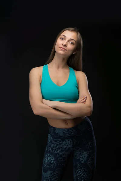 Morena fitness mulher dobrou os braços . — Fotografia de Stock