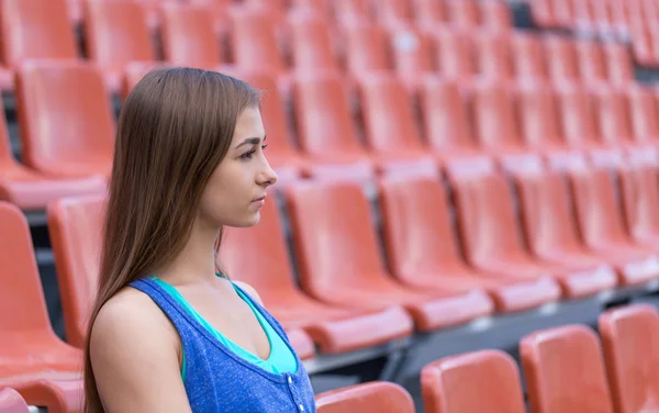 Porträt eines Mädchens im Stadion — Stockfoto