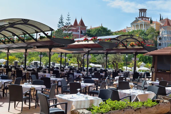 Restaurante elegante al aire libre . — Foto de Stock