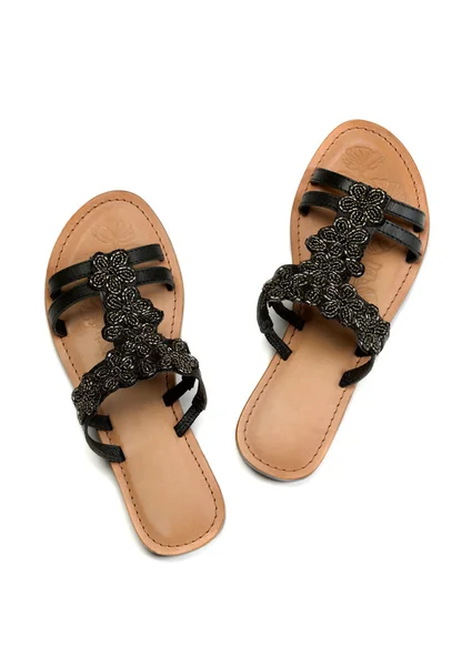 Leer sandalen isolaat op wit — Stockfoto