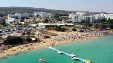 Plajların havadan görünüşü, otellerin havadan görünüşü, tatil köyünün deniz manzarası.