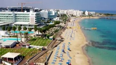 Plajların havadan görünüşü, otellerin havadan görünüşü, tatil köyünün deniz manzarası.
