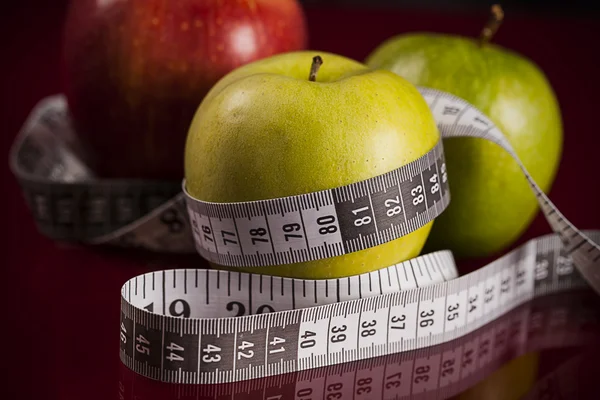 Apple with measuring tape — Stock Photo, Image