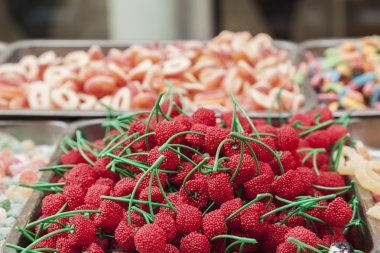 vişneli tatlı ve şekerleme