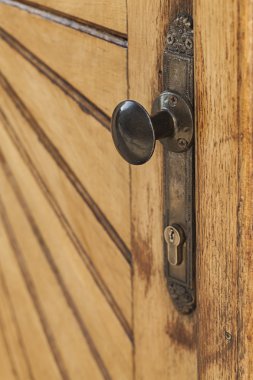 ahşap kapı kilidi