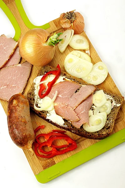 ハムと玉ねぎのサンドイッチ — ストック写真