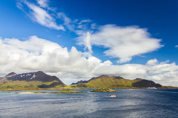 Bela vista das Ilhas Lofoten na Noruega — Fotografia de Stock