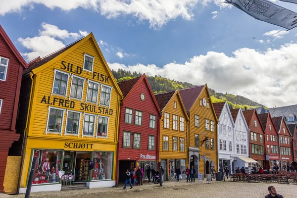 Hermosa vista de los edificios históricos de Bryggen en Bergen, Noruega — Foto de Stock