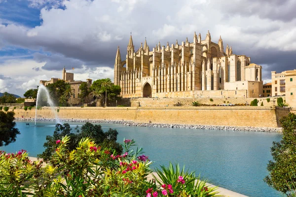 西班牙La Seu Palma de Mallorca的Santa Maria大教堂 — 图库照片