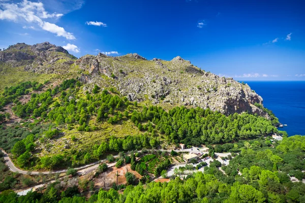 Gyönyörű kilátás a Sa Calobra, Mallorca szigetén, Spanyolország — Stock Fotó