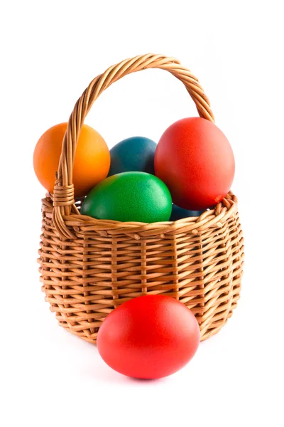 Beyaz arka plan üzerinde izole güzel dekoratif Paskalya yumurtaları — Stok fotoğraf