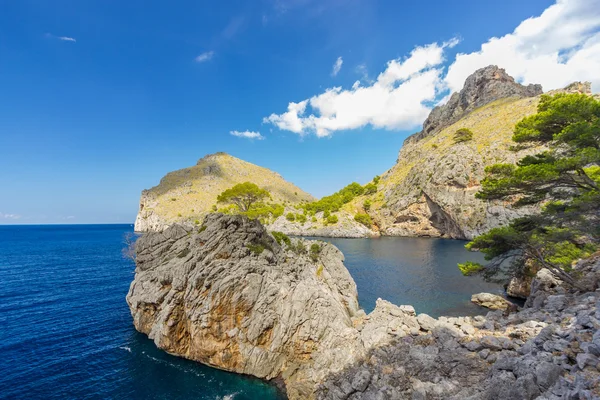 Υπέροχη θέα της Calobra ΑΕ στο νησί Μαγιόρκα, Ισπανία — Φωτογραφία Αρχείου