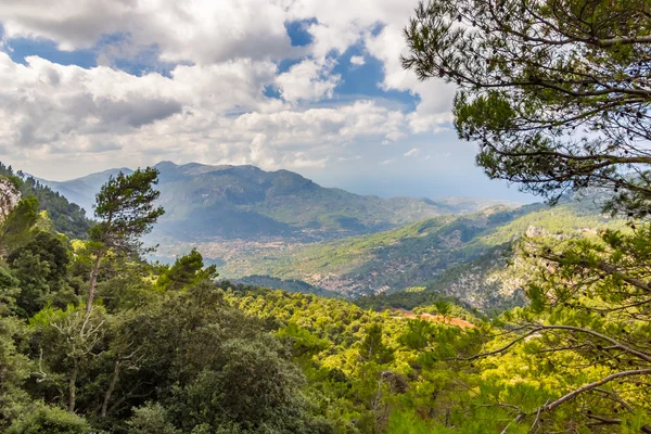 Gyönyörű kilátás nyílik a Sierra de Tramuntana, Mallorca, Spanyolország — Stock Fotó