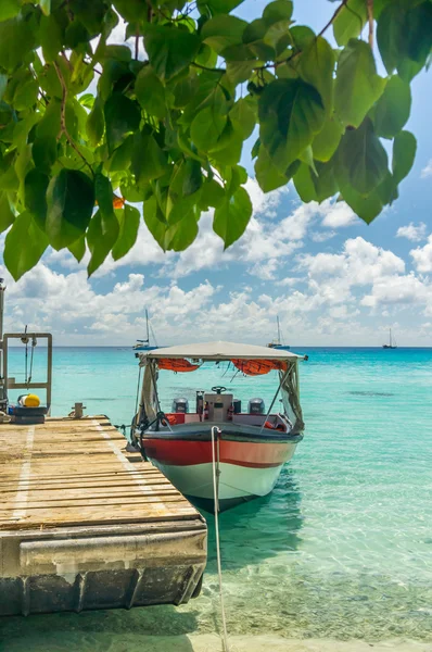 Vista paradisiaca dell'atollo di Rangiroa, Polinesia Francese — Foto Stock