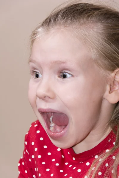 Portrait of a frightened girl — Stock Photo, Image