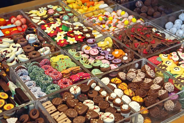 Pralinky čokoládové cukrovinky — Stock fotografie