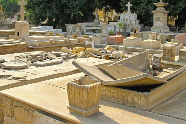 Осквернённое кладбище Гробниц — стоковое фото