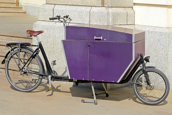 Bicicleta de transporte de carga — Foto de Stock