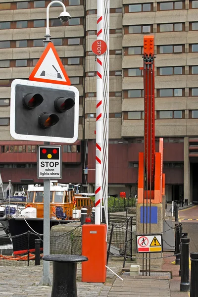 Bewegliche brücke london — Stockfoto