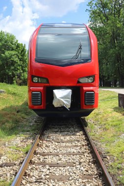 Kırmızı tren açık