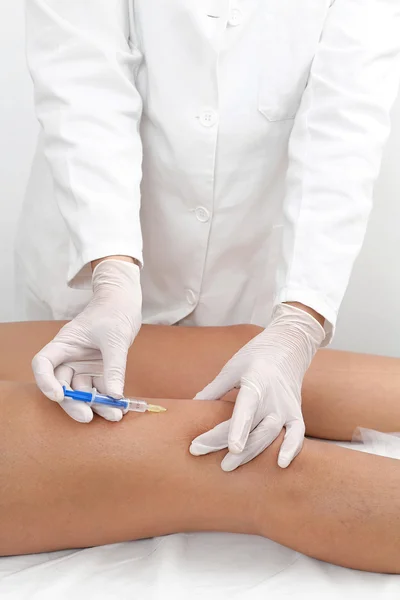 Leg Injection Treatment — Stock Photo, Image